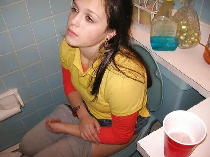 desperate pee girls - Photo #10