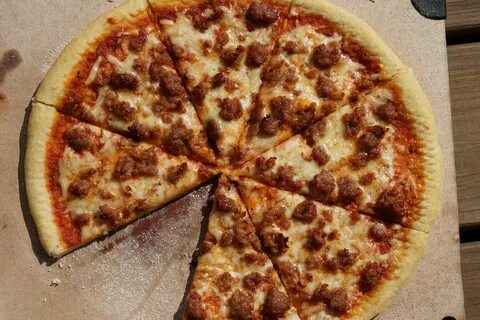 Chicago Thin Crust Pizza Pizza crust, Thin crust pizza, Thin crust