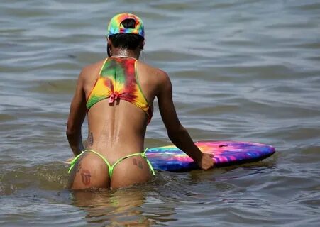 Teyana-Taylor-in-Bikini-at-Beach-in-Miami-8 ⋆ CELEBRITY BIKI