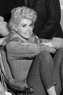 Donna Douglas - Nuded Photo