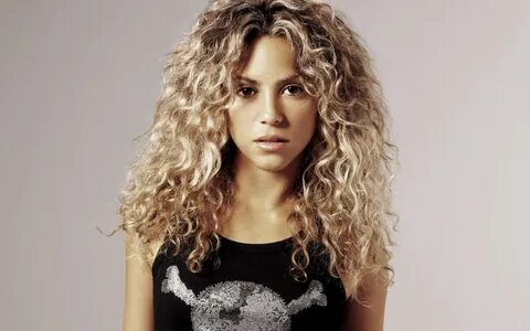 Shakira 2000 #428329 Shakira, Curly hair styles, Shakira hai