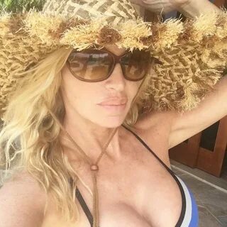 Hot And Sexy Camille Grammer Photos - 12thBlog