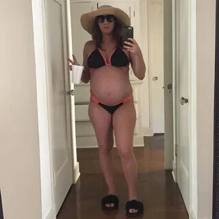Chelsea Peretti in Bikini - Body, Height, Weight, Nationalit