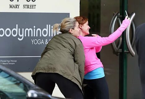 Amy Poehler in Leggings Leaving a yoga class -10 GotCeleb