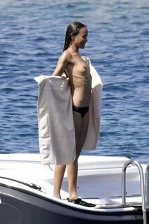 Zoe saldana leaked nude 👉 👌 Zoe Saldana Nude & Sexy Collecti