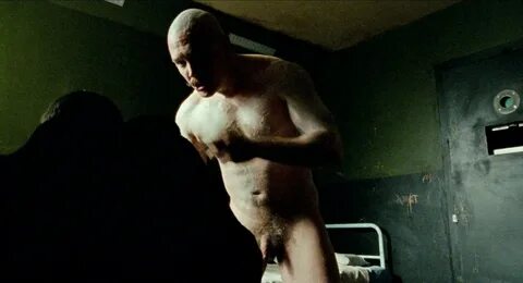 Tom Hardy nudo in "Bronson" (2008) - Nudi al cinema