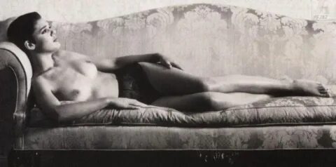 Elizabeth Lackey Topless - Black + White, 1994 (3 pics) Nude