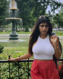 Mohd sohil Sohil on Twitter: "Loking pic Mia Khalifa Ilike y