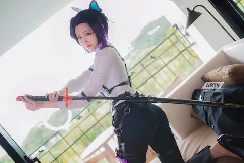 Từ sơ mi trắng tới bikini, nàng Trùng trụ của Kimetsu no Yai