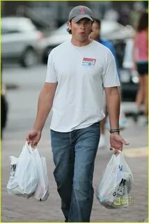 Tom Welling: Grocery Shopping for Superman: Photo 2466071 To