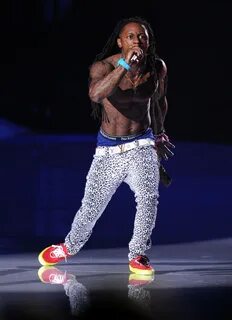 Lil Wayne Muscular Body height and weights