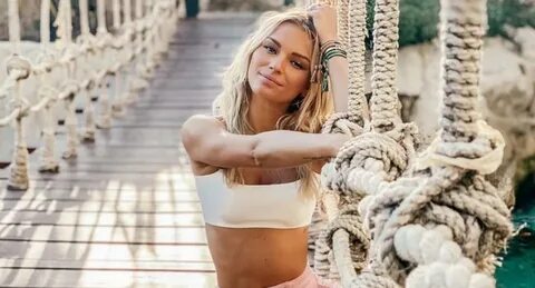 Coronavirus Irina Baeva publica fotos en bikini desde su ais