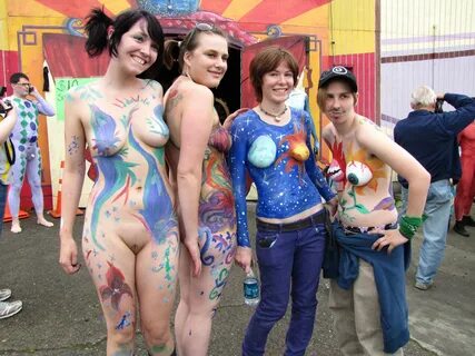 Body Painted Women gallery 2/24