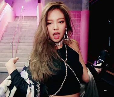 Jennie's new blondish hair in her new youtube video - K-POP 