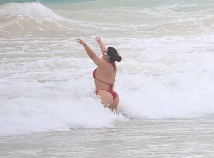 Chiquis Riviera Enjoys Her Vacation on the Beach in Tulum (3