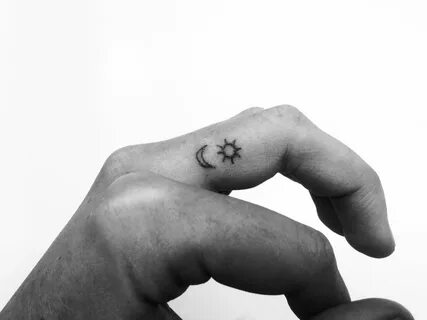 Finger Moon Tattoo - heavycamphc