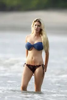 heidi-montag-bikini-fell-off-pics-at-costa-rica-sept-11-2010