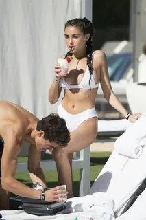 Madison Beer w bikini. Towarzyszył jej przystojniak. Justin 