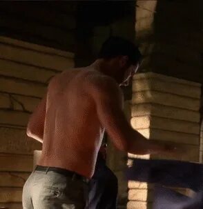 Casperfan: Tom Ellis beautiful naked bum in Lucifer S04E01