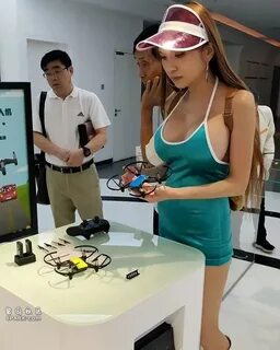 她 是 中 国 最 性 感 女 创 客 却 靠 脑 洞 征 服 千 万 老 外 ab -6park.com