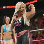 Raw 10/24/16: Bayley vs. Dana Brooke - Arm Wrestling Match W