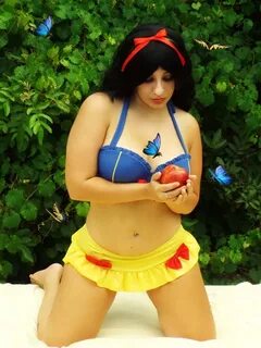 Sexy Snow White Cosplay