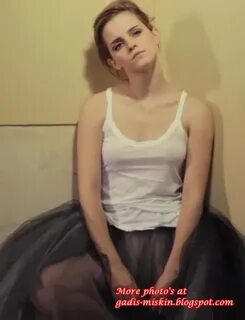 3pickles: Emma Watson Dengan TankTop putih sexy