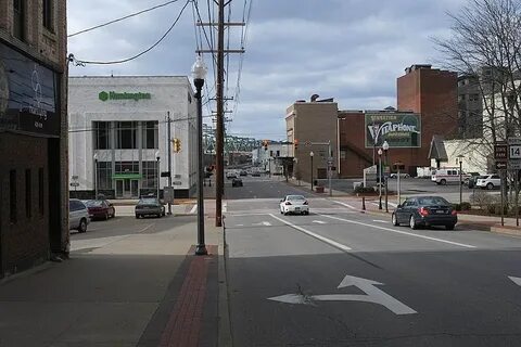 File:Huntington Bank in Parkersburg, WV (25137129294).jpg - 