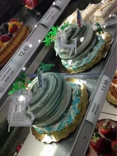 Hurricane themed cupcakes at the grocery store - Food & Drin