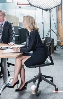 1) Twitter Gillian anderson, Pantyhose secretary, Stella gib