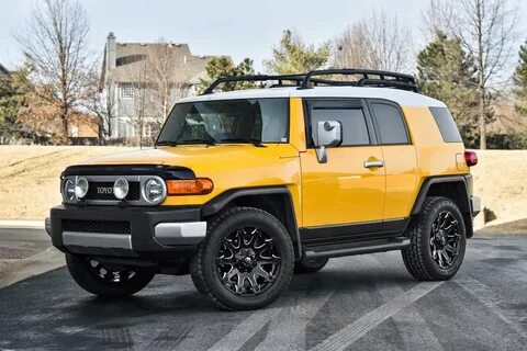 Toyota FJ Cruiser (47 фото)