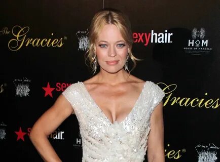 Jeri Ryan's Measurements: Height, Weight, Bra, Breast Size &