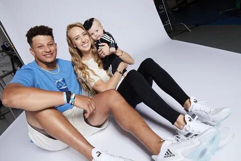 Patrick Mahomes posts 1st photos of daughter's face