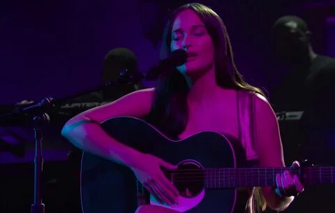 Kacey Musgraves was the first musician to perform nude on 'S