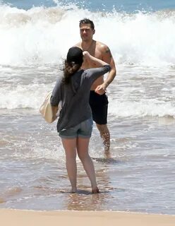 Kat Dennings in Shorts at a Beach in Maui - May 2014 * Celeb