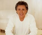 Frankie Valli Biography - Facts, Childhood, Family Life & Ac