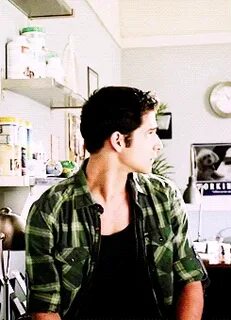 Tyler posey hunt 200 tyler posey s GIF - Find on GIFER