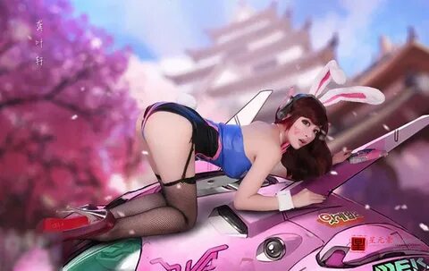 Chảy máu mũi với cosplay D.Va cực gợi cảm trong Overwatch - 