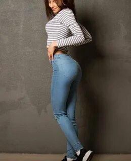 Pin by Delia Kushilevitz on Poses Girl Tight jeans girls, Se