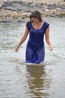 Free Samples of Girls in Wetlook at Wetclothinggirls