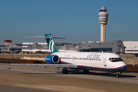 Delta B712 at Spokane on Dec 31st 2018, sparks from aircraft