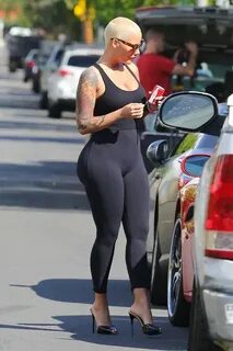 Amber Rose - Vzala si vůbec kalhotky? Macatá modelka se poch