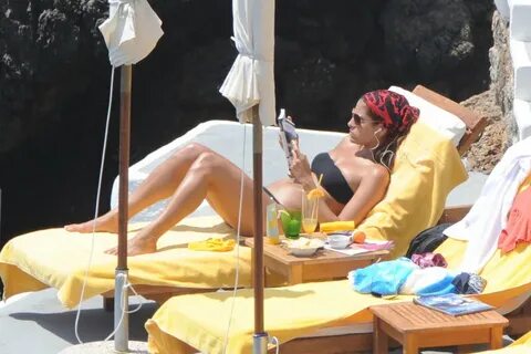 Ева Мендес (Eva Mendes) отдыхает в Италии (17.07.2009) - Cel