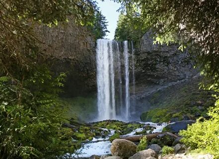 Tamanawas Falls is a stunning waterfall on the slopes of Mou