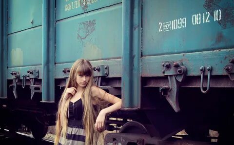 vehicle, train, model, girl - wallpaper #172347 (2592x1604px