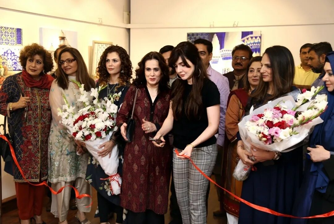 Mahnoor Baloch na Instagrame: "Art exhibition #Artciti" .