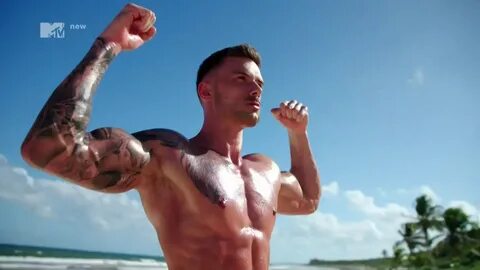 Casperfan: Aaron Gill naked bum in tonight's Ex On The Beach