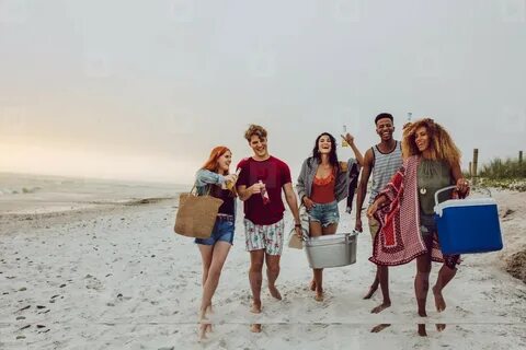 Friends on beach vacation (170281) - YouWorkForThem