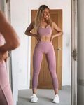 Look At Those Yoga Pants! (50 pics) - izispicy.com