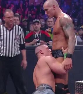 Orton looking at boobs